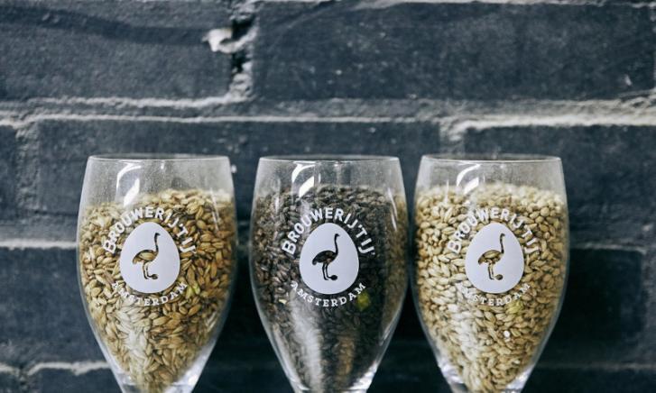 Brouwerij t IJ glazen vol mout Brouwerij t IJ glazen vol mout
