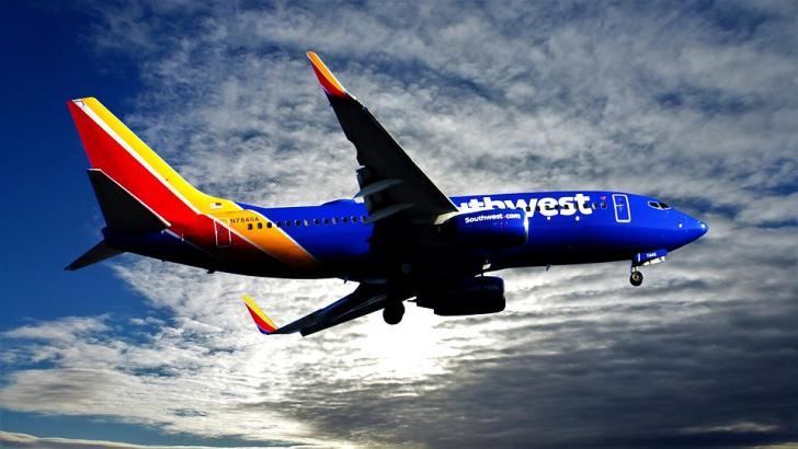 goedkoop, drinken, vliegtuig, happy hour, Americain Airlines,