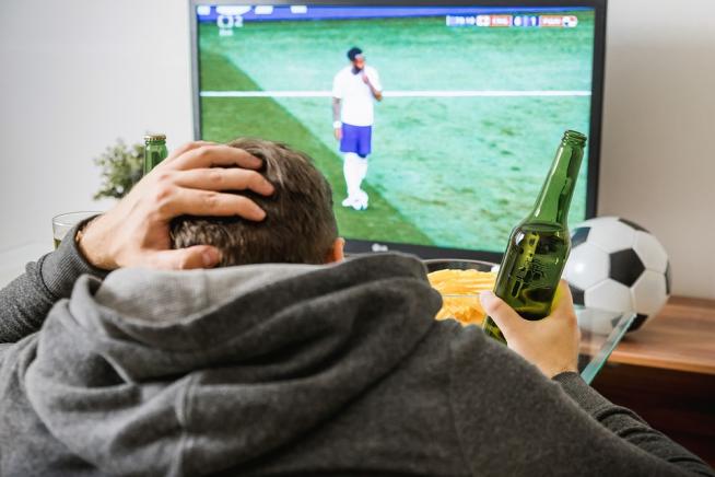 Alcohol op tv zet aan tot drinken