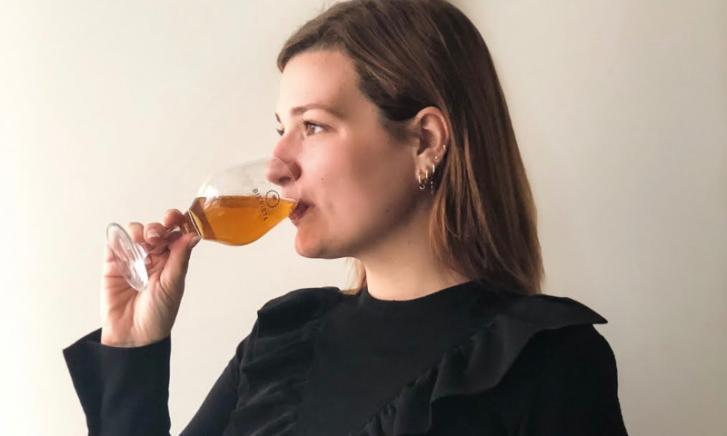 Frouke drinkt bier Frouke drinkt bier