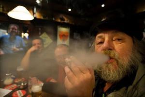 Er gaat meer gedronken worden bij een algeheel rookverbod in de horeca