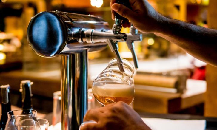 Bier tappen Bier tappen