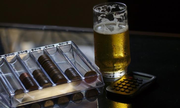 FIOD start onderzoek vanwege accijnsfraude met bier FIOD start onderzoek vanwege accijnsfraude met bier
