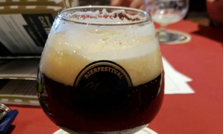 Bockbier in een glas