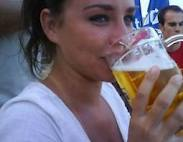 Vrouwen drinken gratis in Limburgse kroegen