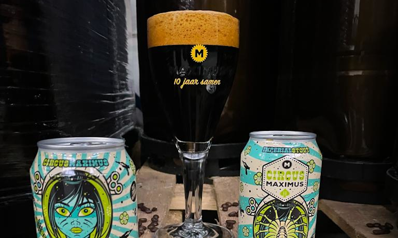 Space Cowboy Imperial Stout blikjes en glas