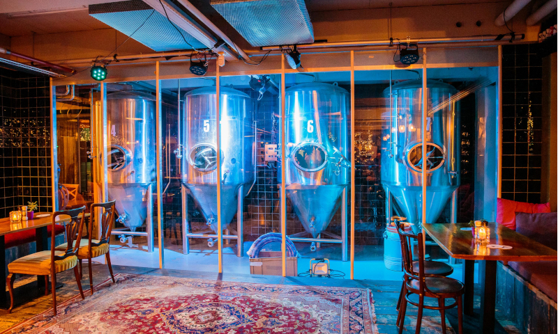 Lager tanks in een Amsterdamse brouwerij