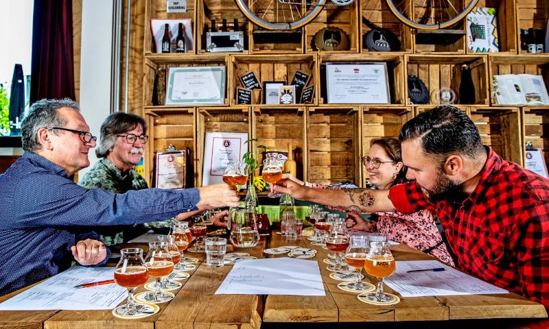 Entree Huisbieren van het jaar Jury 1