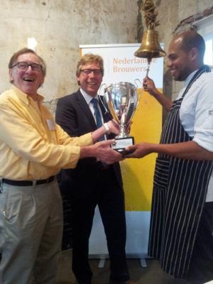 Overdracht bockbier ambassadeur Overdracht bockbier ambassadeur