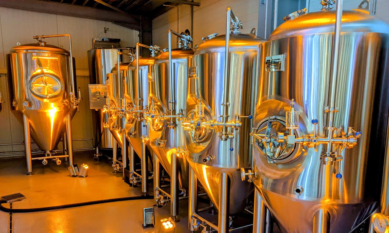 tanks van brouwerij hedonis