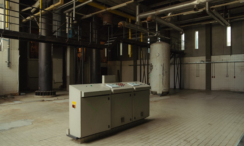 Binnen in de Bijlmerbajes