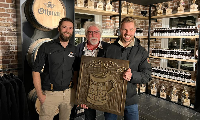 Othmar Bier toegetreden als lid van Duitse Private braugasthofe Eigenaren Bart en Dirk van Othmar met het Privater Braugasthof schild