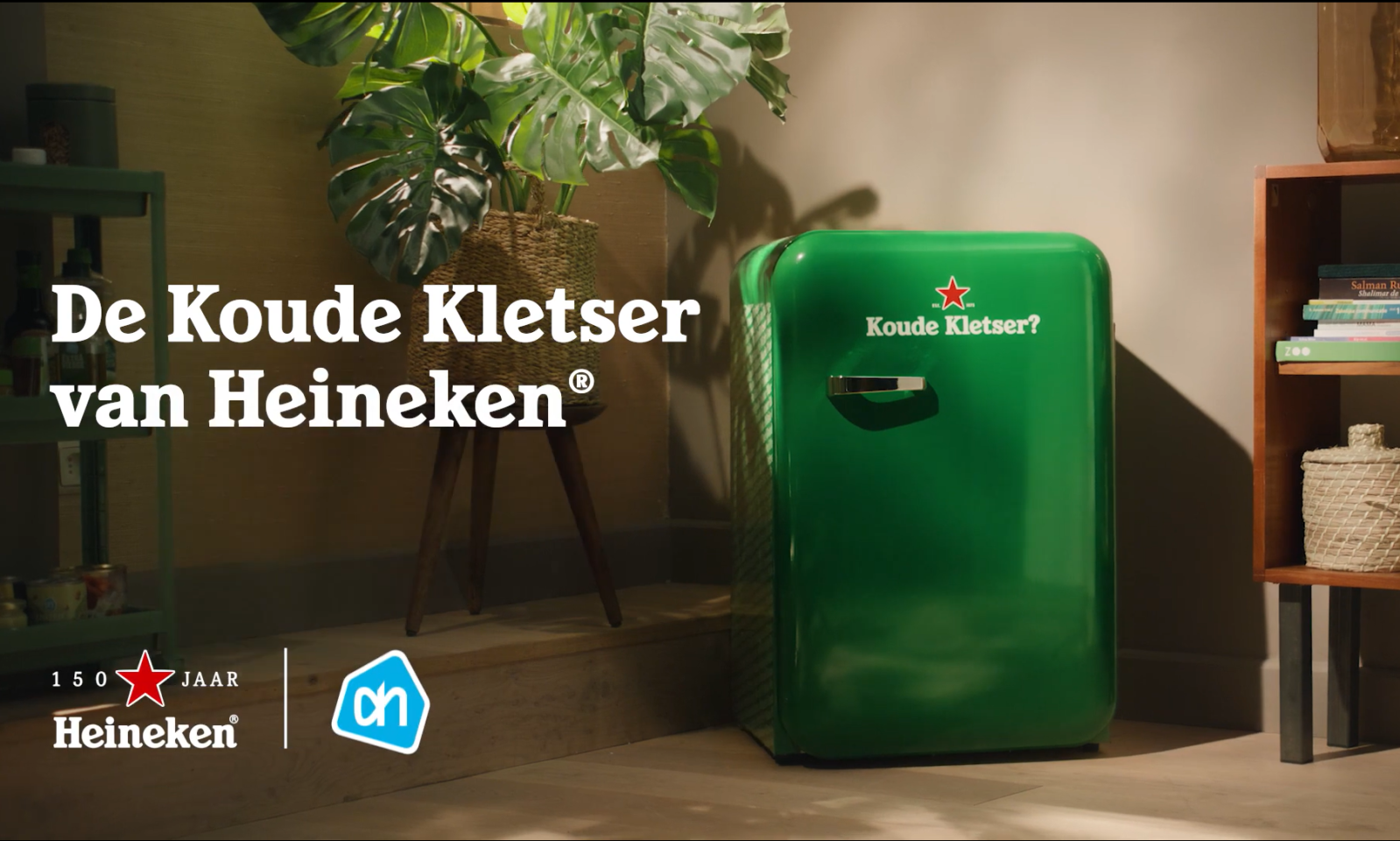 Groene koelkast met logo