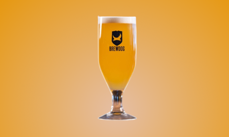 Brewdog bierglas op voet met achtergrond