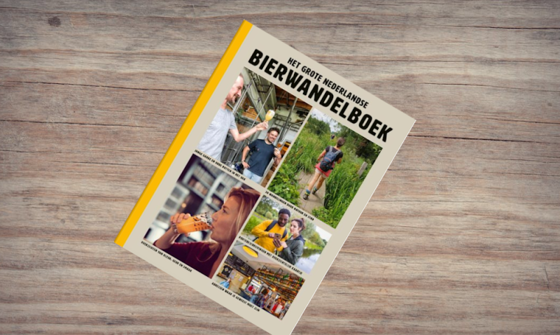 Het Grote Nederlandse Bierwandelboek op tafel Het Grote Nederlandse Bierwandelboek op tafel