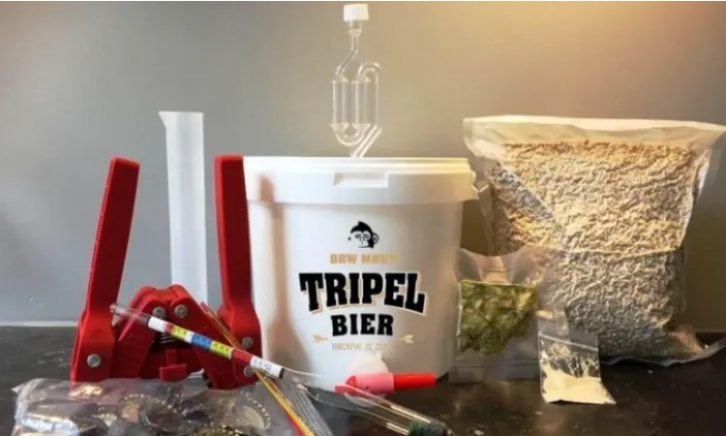 Brew Monkey Luxe Tripel Bierbrouwpakket | 5 Liter | Bier Brouwen In Je Eigen Keuken Bierbrouw Starterspakket Bier Brouw Pakket Met Verse Ingredienten Herbruikbare Vergistingsemmer Verschillende Tools