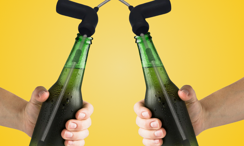 Biersnorkel om snel bier te atten uit een flesje