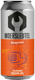 Moersleutel Television bierblik met blauwdrukontwerp en oranje achtergrond.
