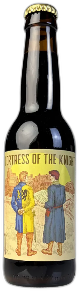 Een flesje donkerbruin bier met een etiket waarop twee middeleeuwse figuren zijn afgebeeld