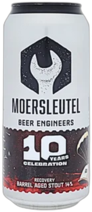 Wit blik Moersleutel 10 years celebration Recovery barrel aged stout op witte achtergrond.