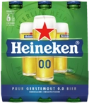Heineken 0.0 sixpack met groene verpakking, zes flesjes en een glas alcoholvrij bier.