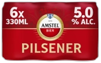 Rode verpakking Amstel Pilsener met 6 blikjes van 330 ml en 5,0% alcohol op witte achtergrond.