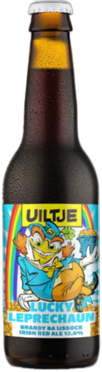 Donkere bierfles Uiltje Lucky Leprechaun met kleurrijk etiket op witte achtergrond.
