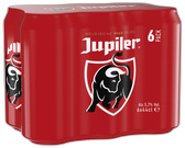 Jupiler pils 6-pack met rode blikken en stierenlogo op witte achtergrond.