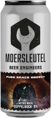 Zilverkleurig Moersleutel Astro Bock bierblik met zwart logo en kosmische illustratie.