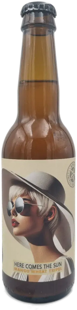 Amberkleurige PopHop Here Comes The Sun bierfles met etiket van vrouw met zonnebril en hoed.