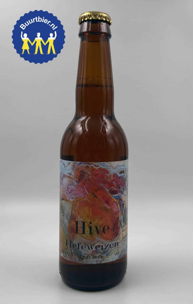 Bruine fles Hive Hefeweizen met gouden kroonkurk en Buurtbier.nl-logo op grijze achtergrond
