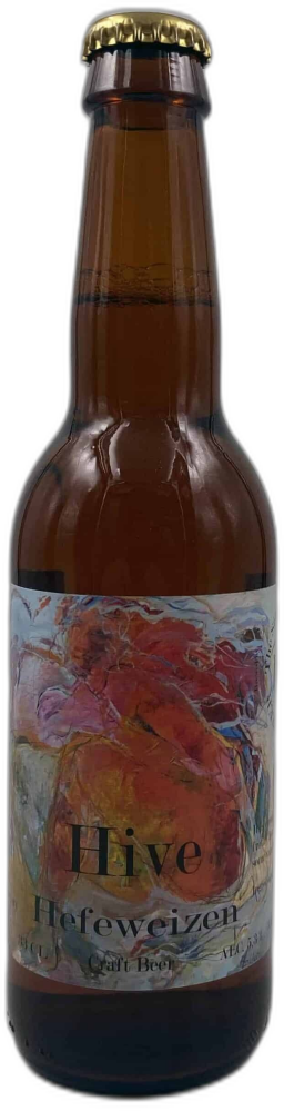 Amberkleurige fles Hive Hefeweizen met gouden kroonkurk en abstract kleurrijk etiket op zwarte achtergrond.