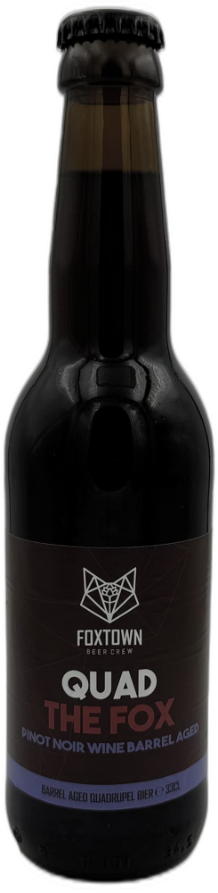 Donkere bierfles Foxtown Quad The Fox met zwart etiket en paarse accentband op zwarte achtergrond.