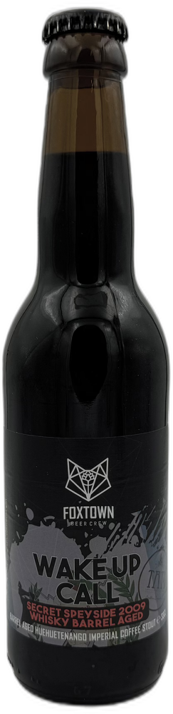 Donkere bierfles Foxtown Wake Up Call Secret Speyside 2009 op zwarte achtergrond.