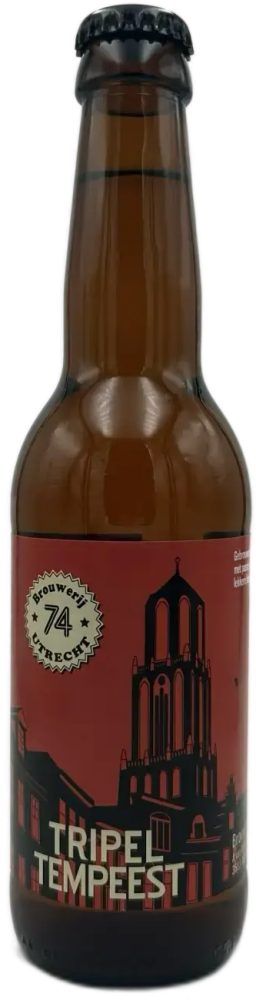 Bruine bierfles van Brouwerij 74 met rood Tripel Tempeest-etiket en zwarte kroonkurk.