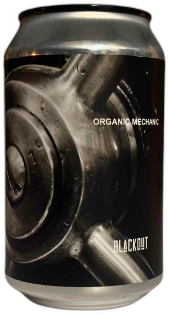 Close-up van een zwart-wit blik met mechanisch tandwiel en tekst 'Organic Mechanic' en 'Blackout'.
