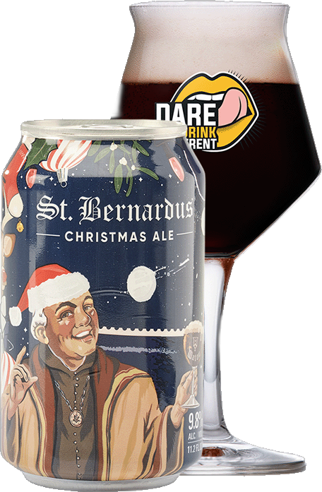 Can bierblik met kerstillustratie naast gevuld donkerbierglas met schuimkraag