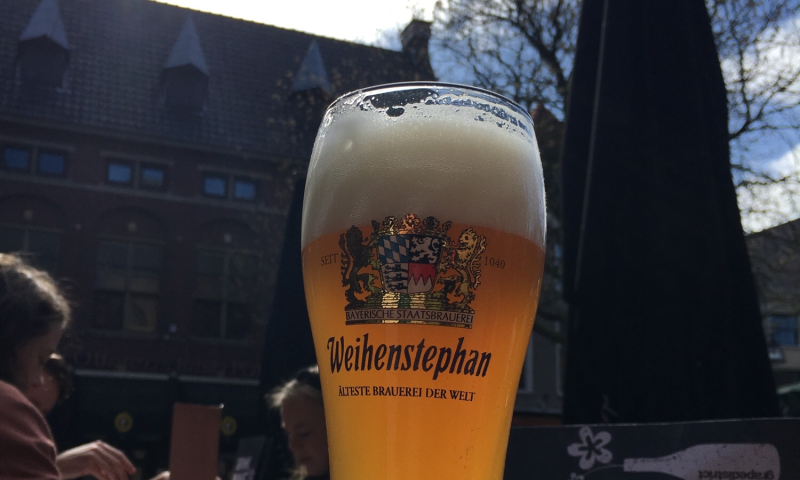 Weihenstaphener Hefeweissbier op een terras