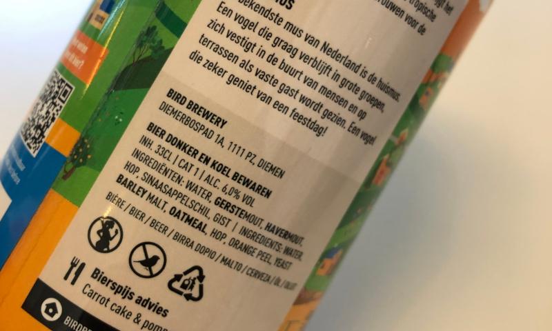 Etiket op een blikje bier Etiket op een blikje bier