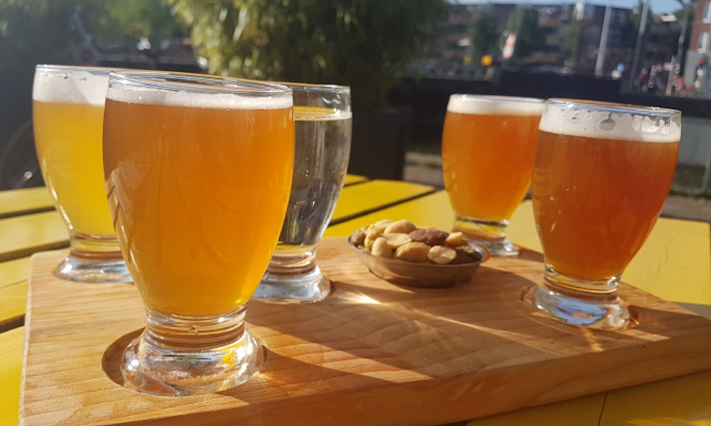 Bieren op een proefplankje met verschillende EBC