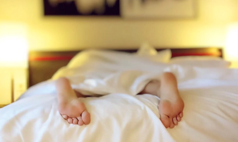 In bed liggen in plaats van goede voornemens volhouden In bed liggen in plaats van goede voornemens volhouden