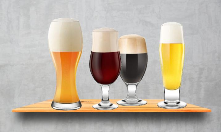 vier verschillende biersoorten op een plankje